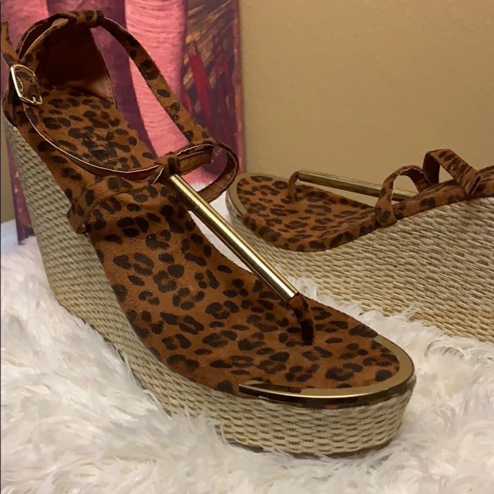 Leopard Wedges 🐆 - Picture 2 of 6